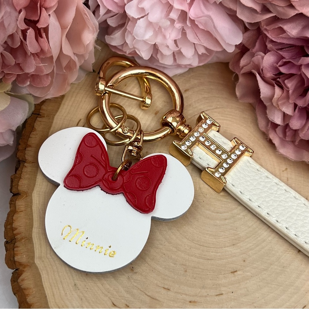 Gorgeous White Leather Minnie Mouse with Wrist Strap Key Fob Keychain - Picture 4 of 16